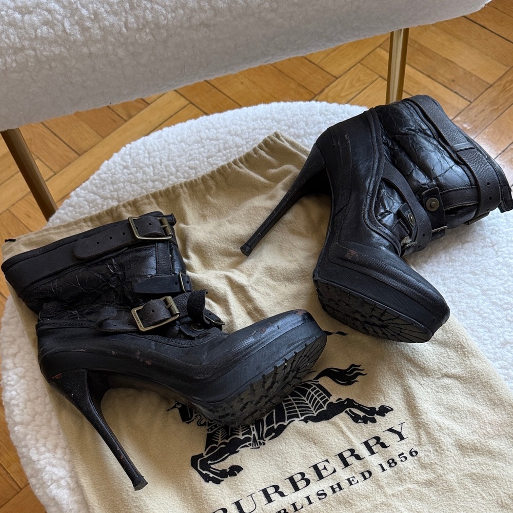 Burberry Prorsum Black Heeled Boots with Buckle Detail - Picture 2 of 7
